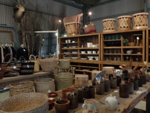 quiet.店内の雑貨や食器の写真